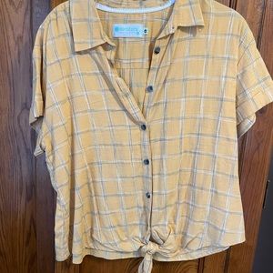 Adventura tie front button down size M
